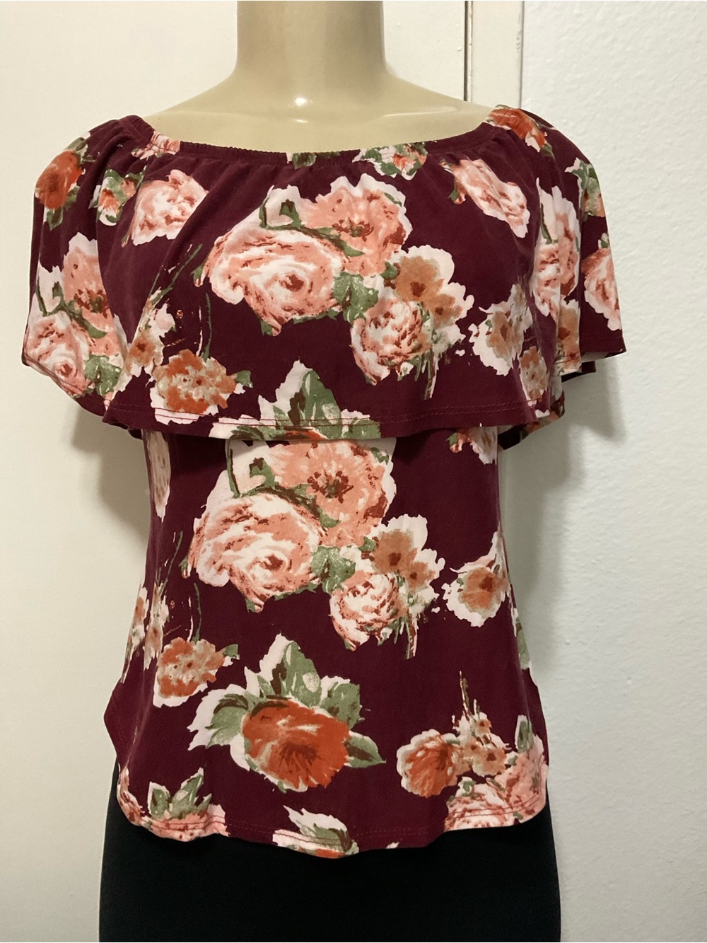 Vibe Sportswear women’s Floral Off-Shoulder Burgundy Ruffle Top size M